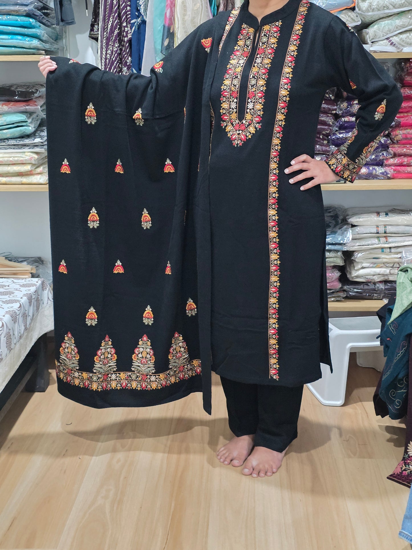 Woolen suit with shawl